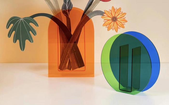 上海亞克力化妝品展示架定制 | 美妝柜臺亞克力展示架制作，防塵透光，提升檔次